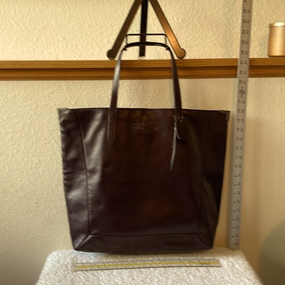 Large Leather Executive Tote - Picture 1 of 7